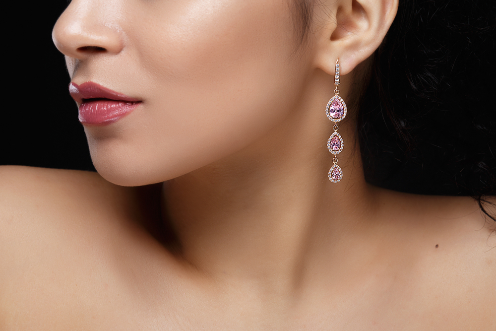 Ktoré dámske šperky sa vám budú najlepšie kombinovať s elegantným oblečením?